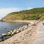 2 Bedroom Lovely In Аллинге