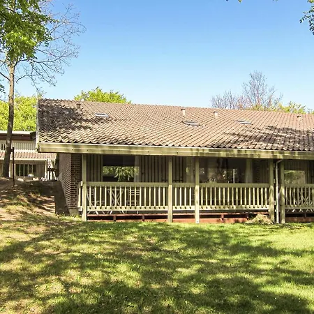 Διαμέρισμα 2 Bedroom Lovely In *